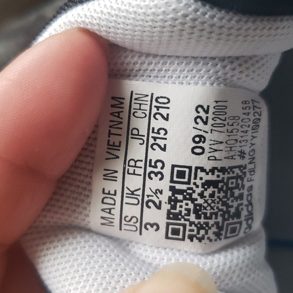 Hello Kitty Shoes 😺 ❤ - Picture 7 of 7